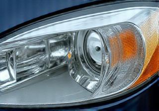 Nippon Car Care サービス: 車のヘッドライト研磨のイメージ